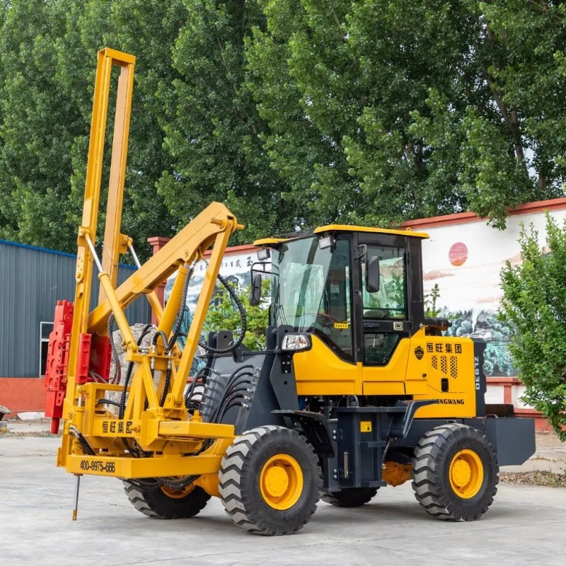 Heavy Equipment In Construction - Schwerlast-Hydraulik-Schraubpfahltreiber für Solarpark-Baustellen